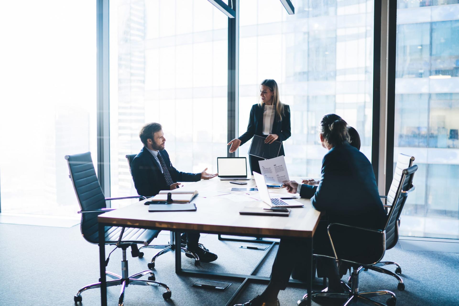 Due Diligence beim Unternehmensverkauf: Prüfung der Unterlagen durch das Käuferteam